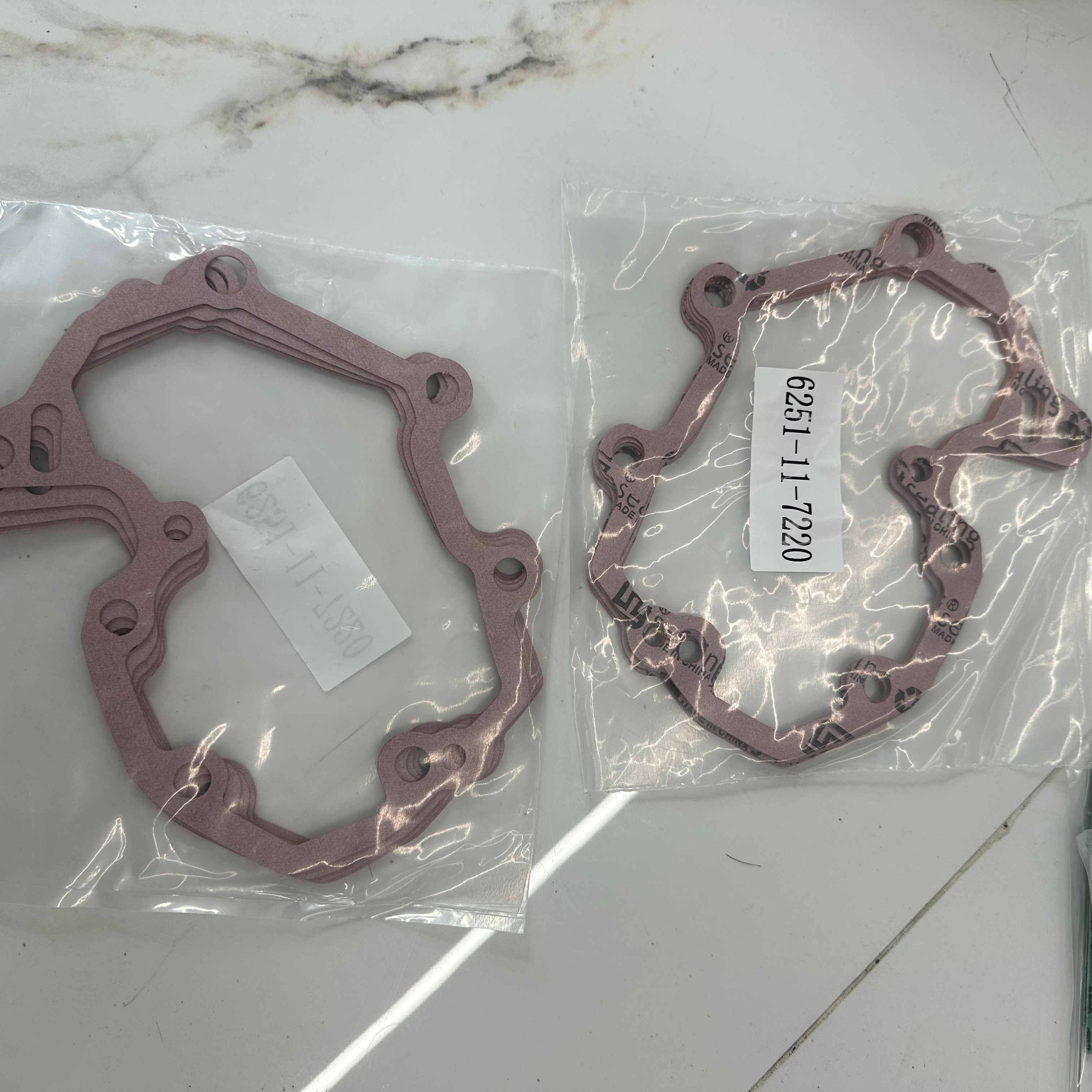 Gasket 6251-11-7220 Engine Saa6d125 Wheel Loader Wa480-6 Wa470-6 Excavator Pc490 Pc450 Pc400