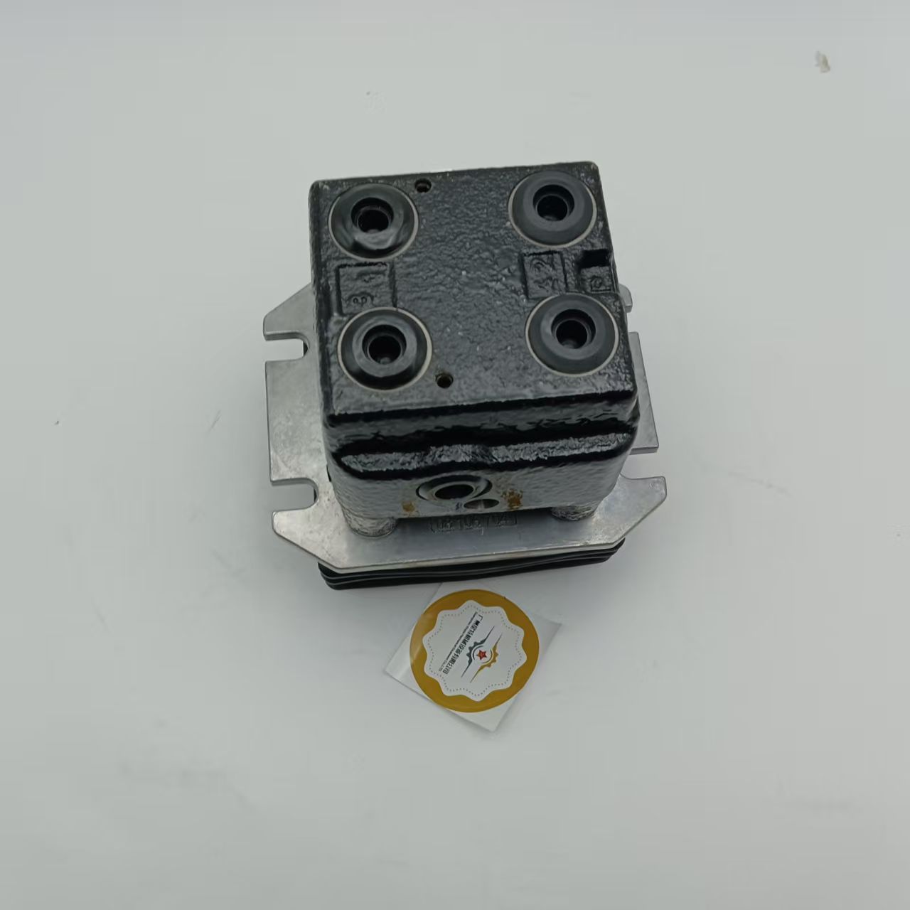 Excavator Parts YN30V00105F1 YN30V00105F2 Control Foot Pedal for SK200-8 SK210-8 SK350-8 Excavator Foot Pilot Valve