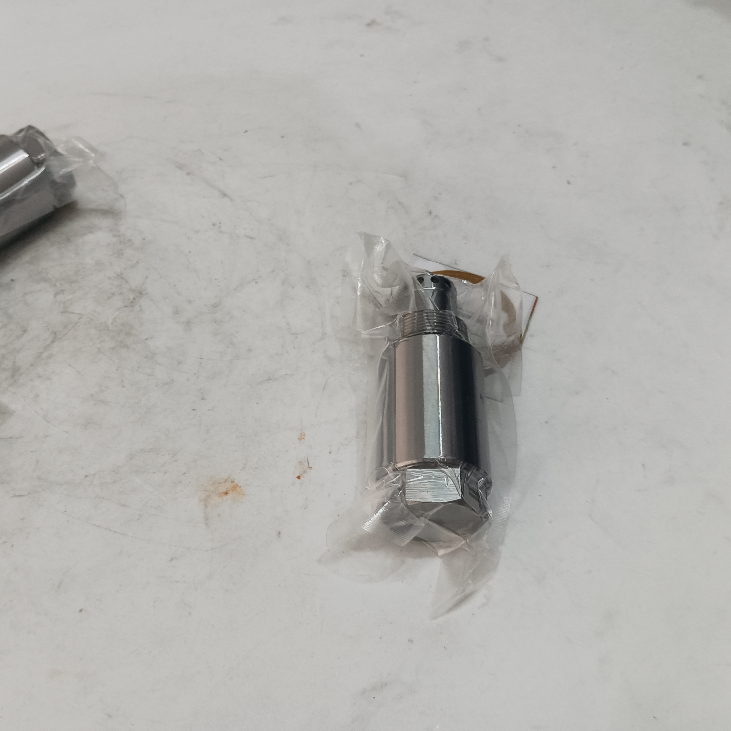 Construction Machinery Parts Main Relief Valve 709-70-61300 709-70-74302 for PC200-3 PC200-6 PC400-6 Excavator Relief Valve