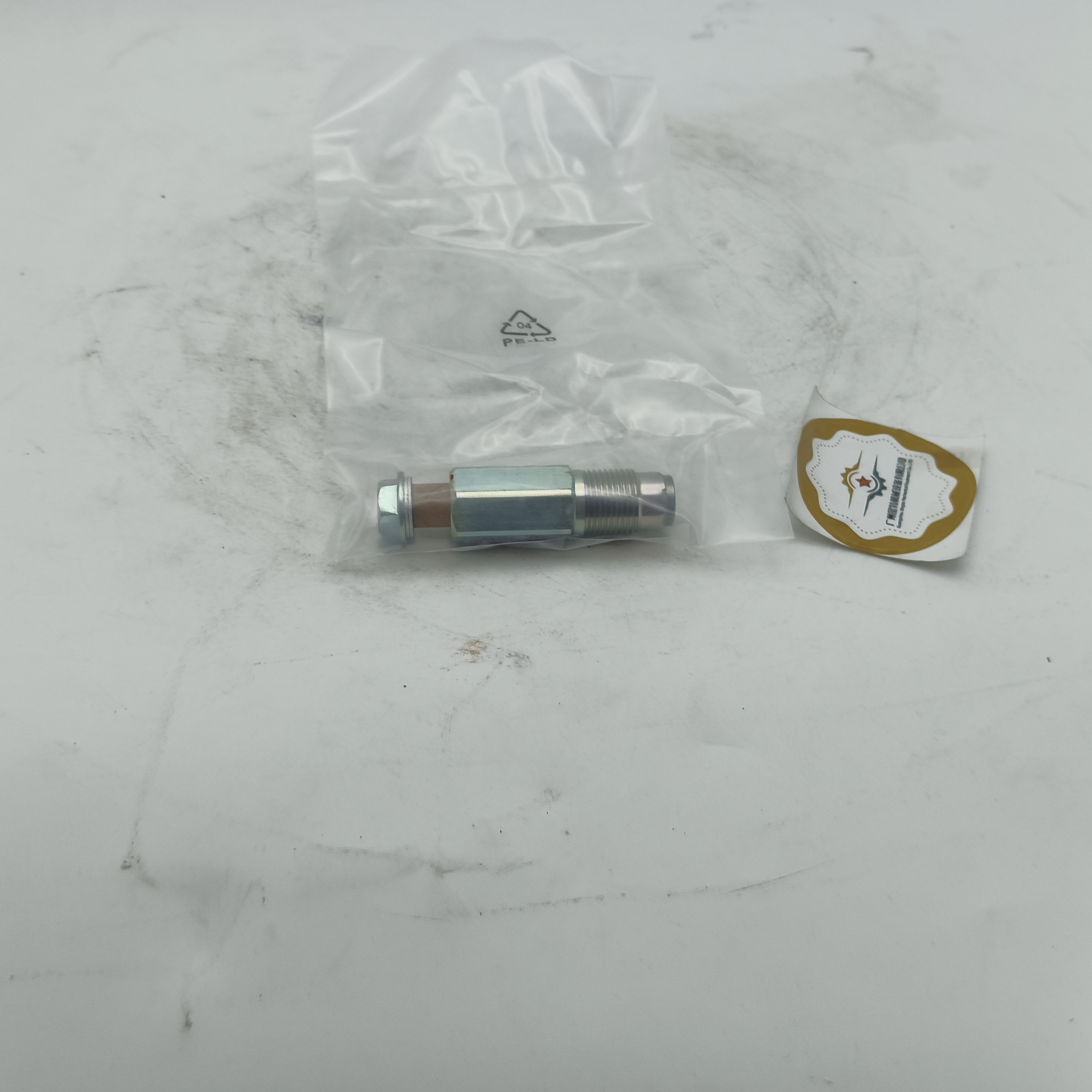 Excavator Diesel Fuel Rail Pressure Relief Valve ZX200-3 8-98032549-0 095420-0260 8980325490 0954200260  Limiter Valve